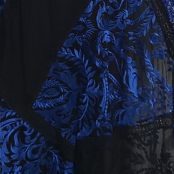 Karen Kane lace top - Picture 5 of 9